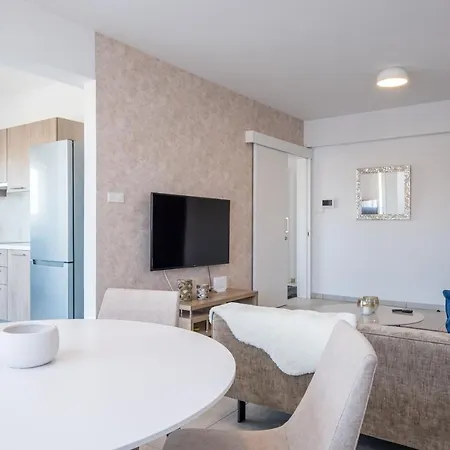 Solaar Faneromeni * Λάρνακα