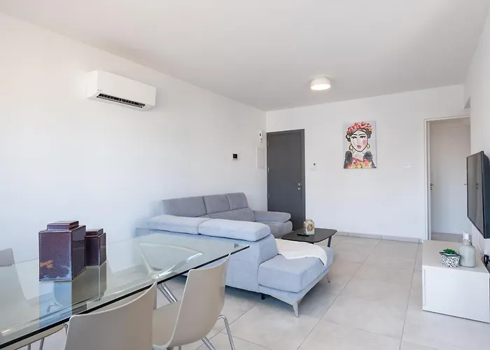 Solaar Faneromeni * Larnaca